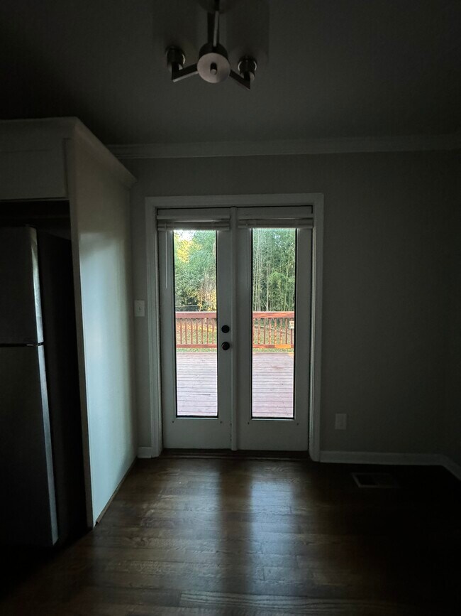 Building Photo - 3494 Maryvale Dr