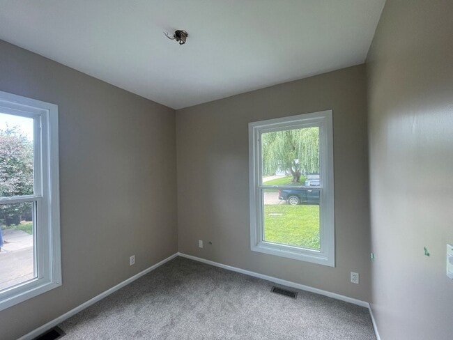 Building Photo - Home in Omaha for rent!