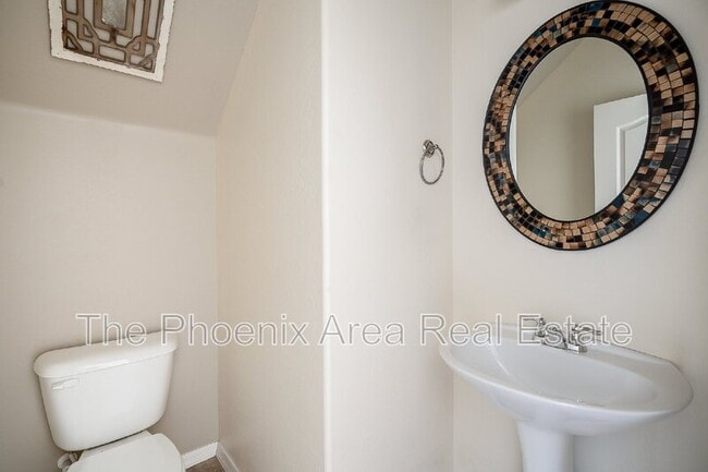 Building Photo - 1055 S Reber Ave