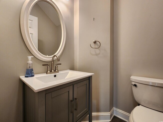 Building Photo - 613 Golden Bear Dr