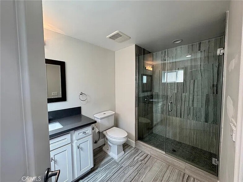 Building Photo - 5432 Hermitage Ave