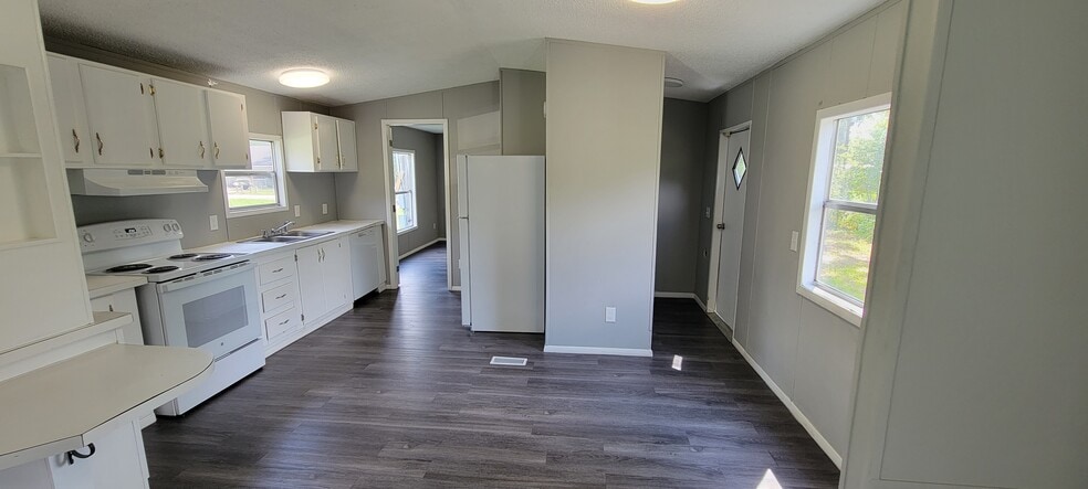 Old Kitchen View & Entrance to Laundry Room - 23047 Cactus Rd