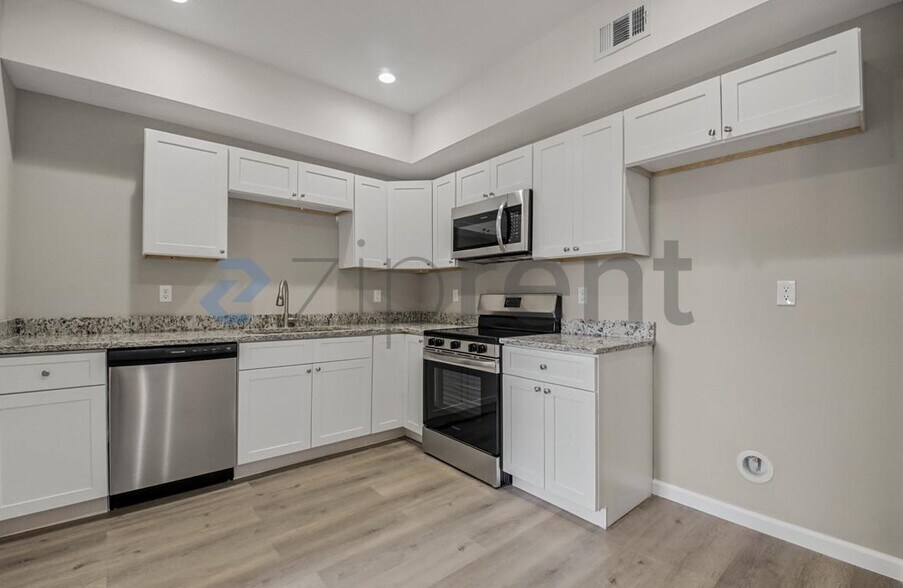 Building Photo - Unit Unit 4
