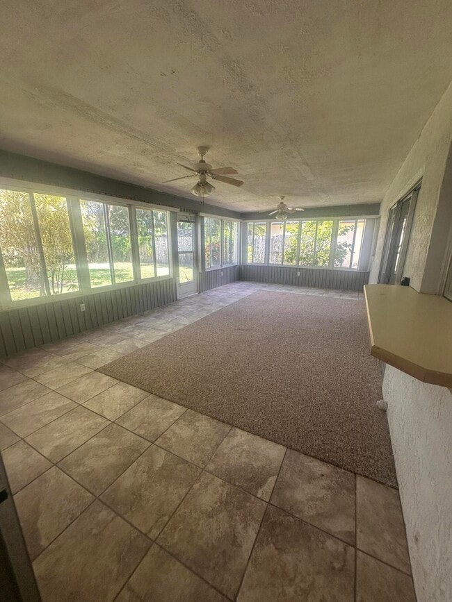 Building Photo - 3433 Mazur Dr