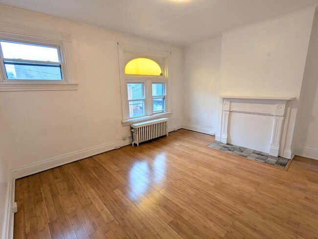 Building Photo - 4 Bedroom 1 Bathroom Single Family Home in...
