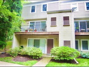 Building Photo - Spacious 2 Bed 2 Bath! Pets Welcome!  No S...