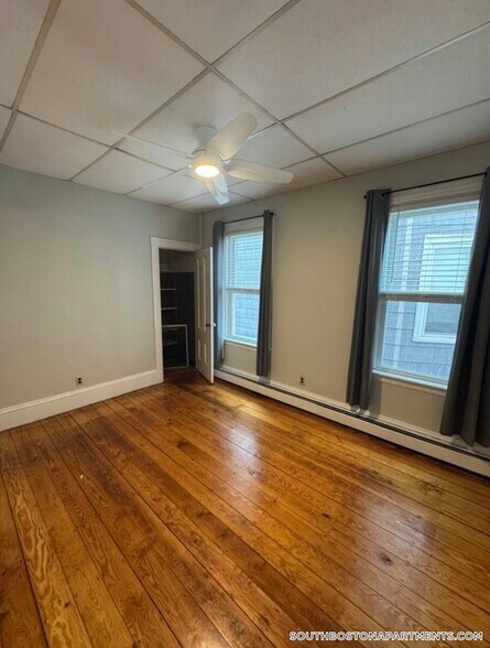 Building Photo - 883 E 4th St