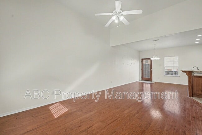 Building Photo - 3006 SW Deerfield Blvd