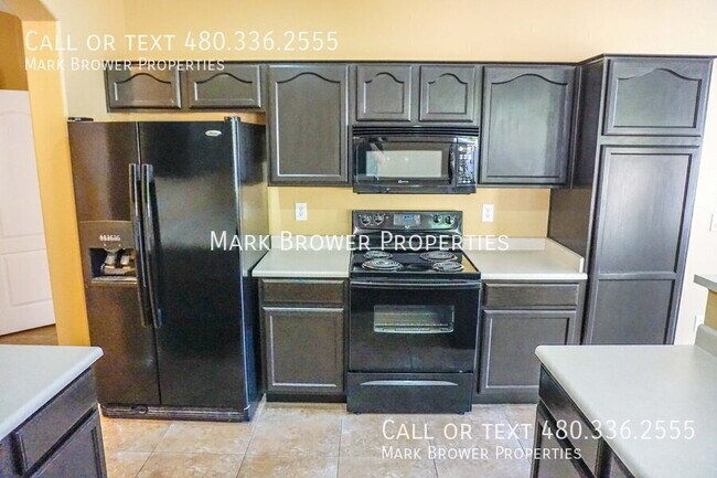 Building Photo - 1362 W Roadrunner Dr
