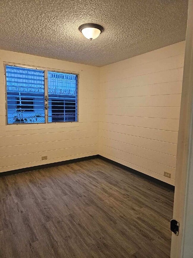 Building Photo - Newly Renovated 1 BD in Hilo Town!