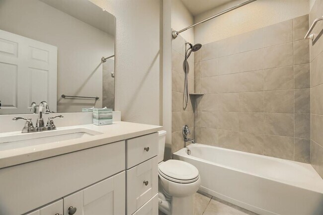 Building Photo - 108 Flexus Ln