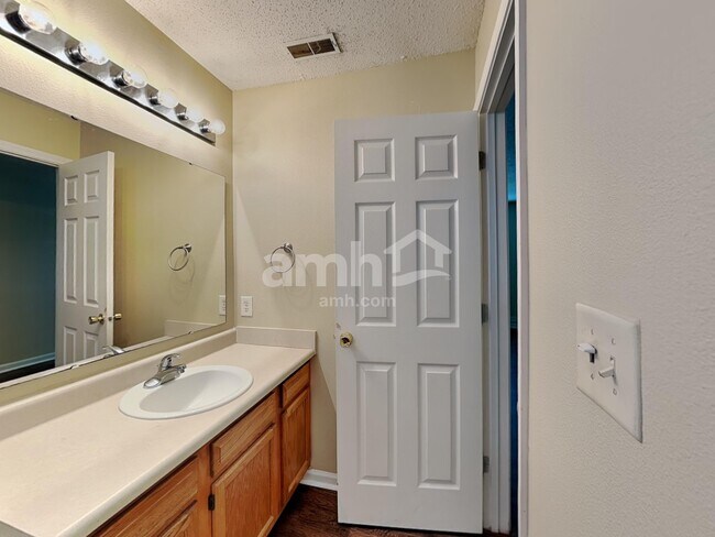 Building Photo - 9914 Cedarstone Ln