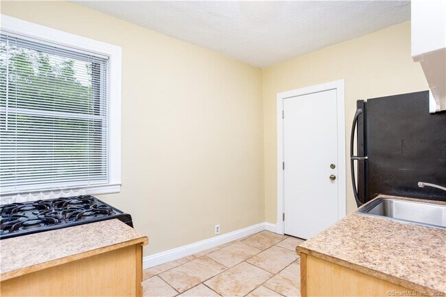 Building Photo - 28 Whitney St