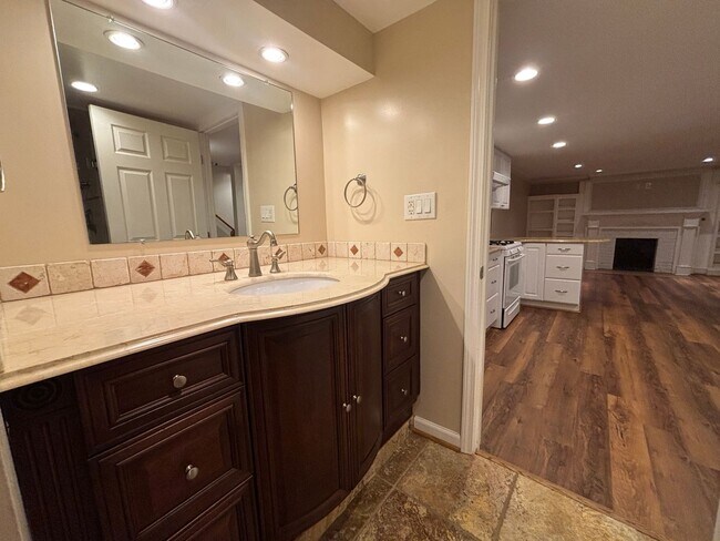 Building Photo - 3479 Overbrook Dr