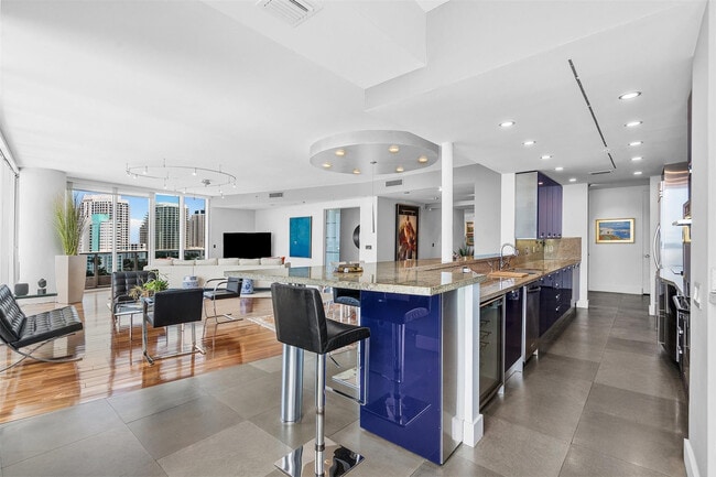 Building Photo - 715 Bayshore Dr