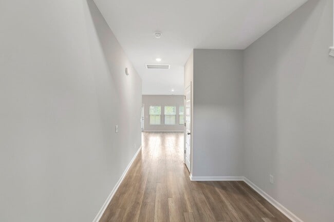 Building Photo - Summers Corner Home