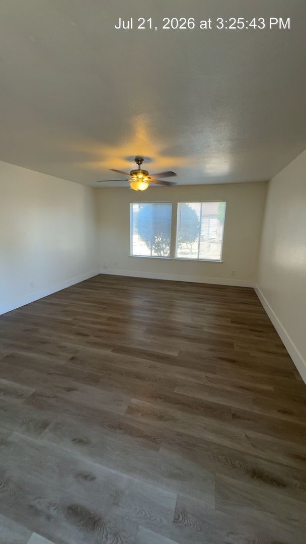 Building Photo - Move in Special!! Upstairs unit MOVE IN READY!!