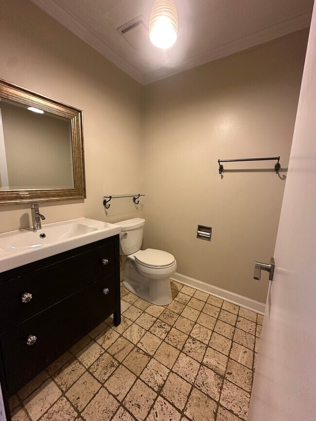 Building Photo - 567 Lorelei Dr