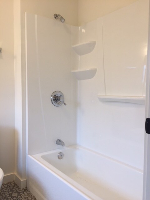 Bathroom (tub) - 4808 NE 99th Ave