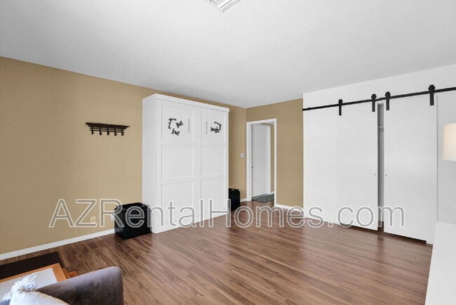 Building Photo - 2064 S Farnsworth Dr
