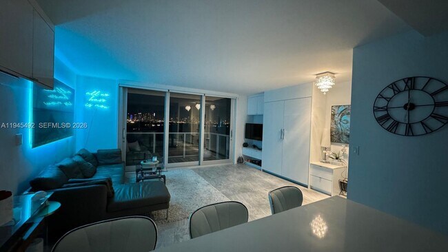 Building Photo - 1000 West Ave