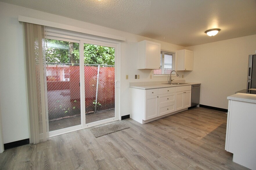 Building Photo - 2639-2639 SE 119th Ave