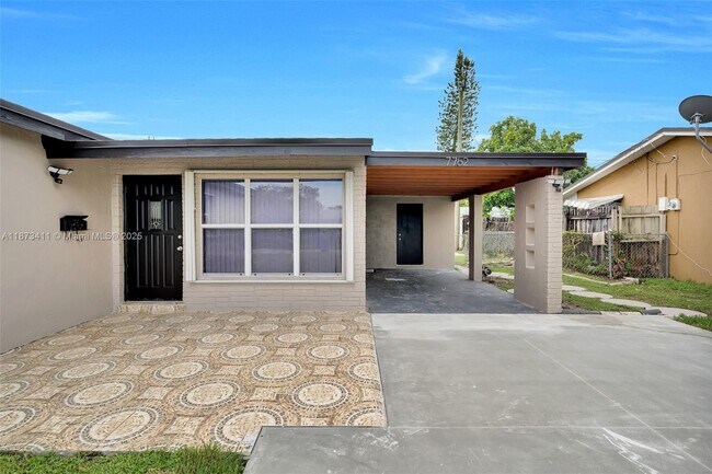 Building Photo - 7762 Plantation Blvd