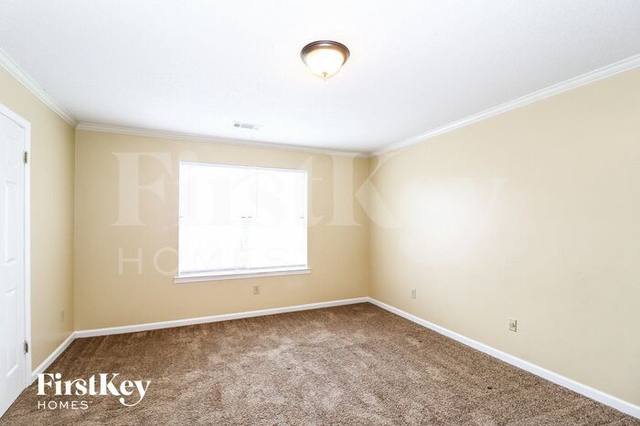 Building Photo - 700 Walnut Woods Cove S