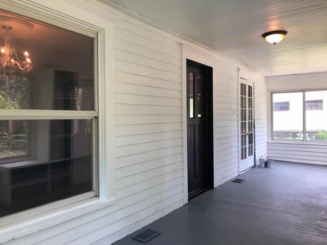 Building Photo - 823 Bloomfield Ave