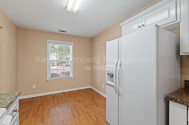 Building Photo - 208 Satomi Way