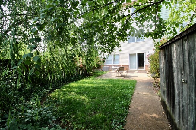 Building Photo - 907 Meadowlark Dr
