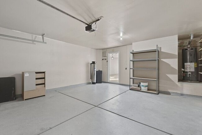 Building Photo - Bright & Inviting Tucson Home Near Davis-M...