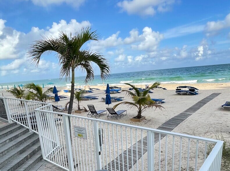 Building Photo - 3700 Galt Ocean Dr