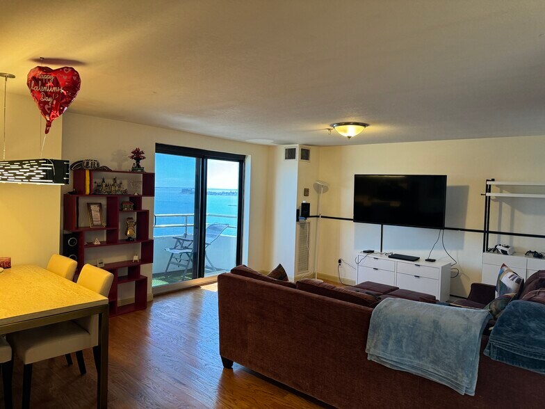 Building Photo - 382 Ocean Ave