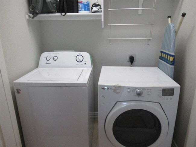 Building Photo - 106 Coyote Trail