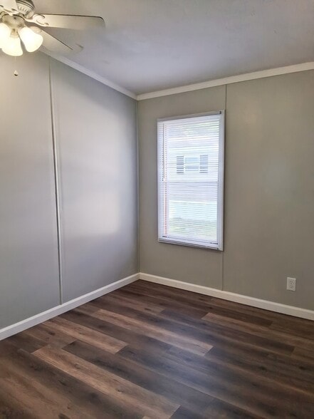 Building Photo - 14 Deerwood Park