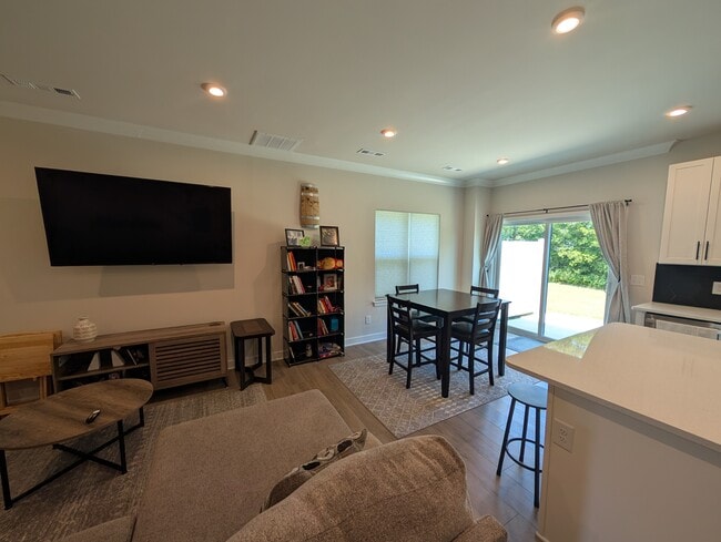 Building Photo - 1189 Riverbrook Dr