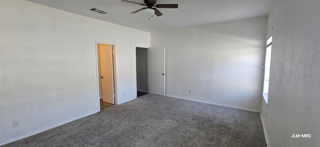 Building Photo - 17471 Red Oak Dr