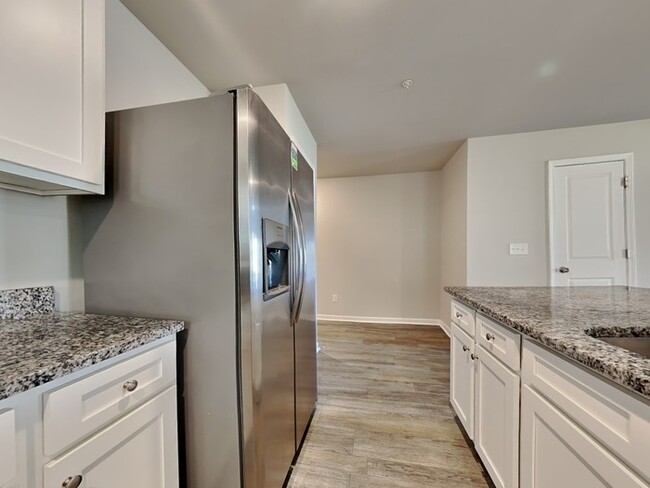 Building Photo - One Month FREE Move-in Special!