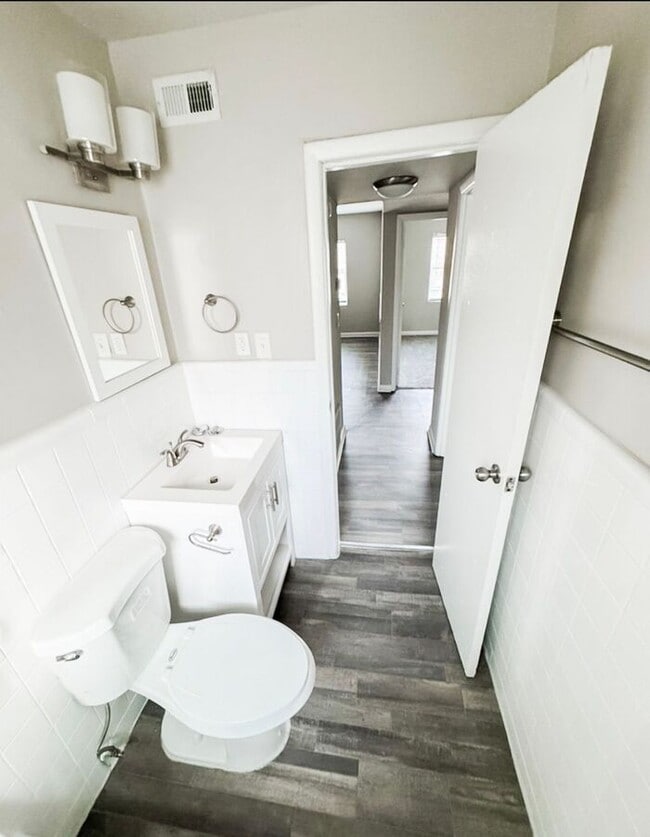Building Photo - Second-Floor 2-Bedroom Premium Apartment | 850 SF