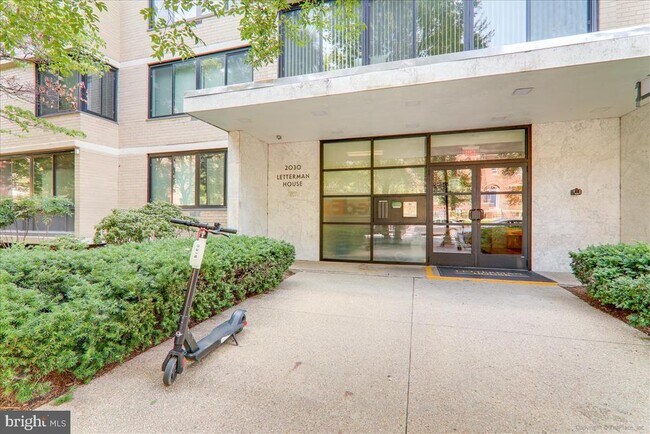 Primary Photo - 2030 F St NW
