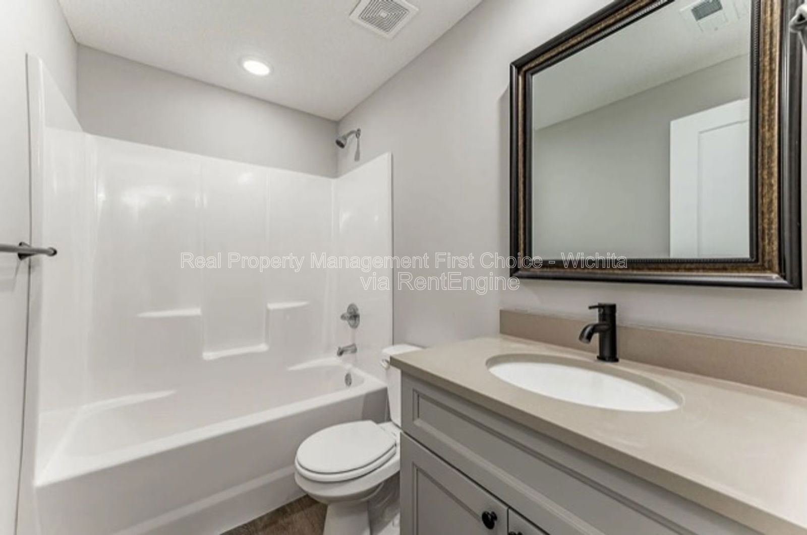 Building Photo - 1256 Main St