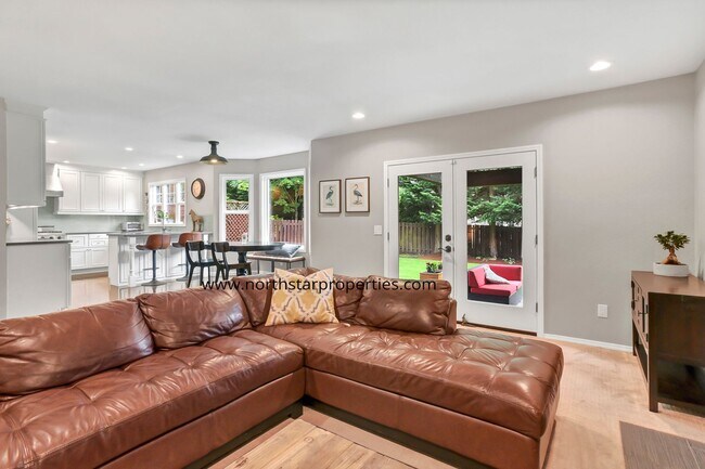 Building Photo - Lake Oswego Perfection