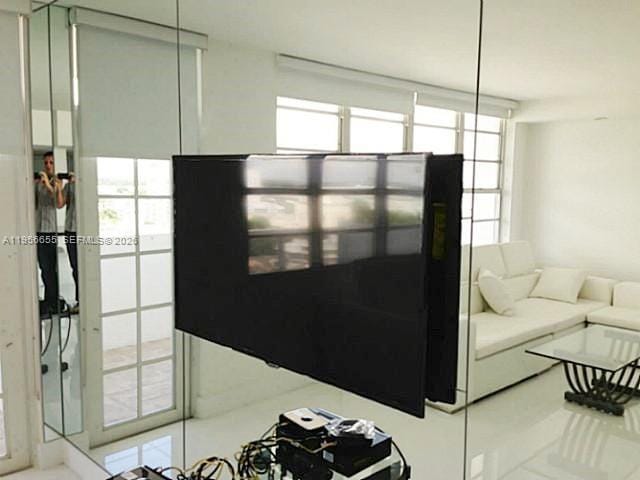 Building Photo - 100 Lincoln Rd