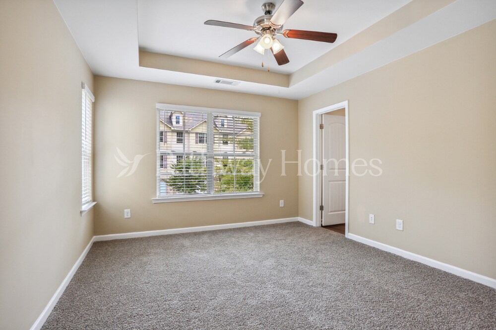 Building Photo - 3039 Bonnes Dr