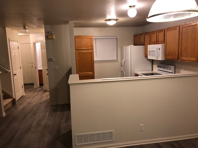 Building Photo - Lovely Townhome in Thornton