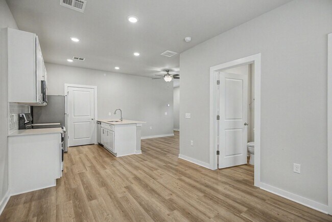 Building Photo - 401 S 29th St