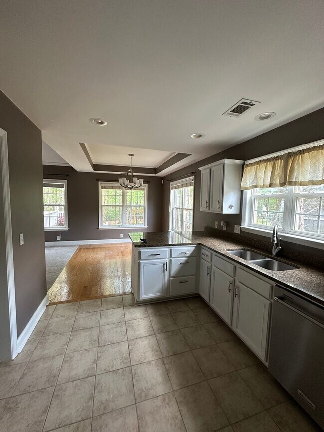 Building Photo - Move-In ready 3-bedroom 2-bathroom house on the Eastside