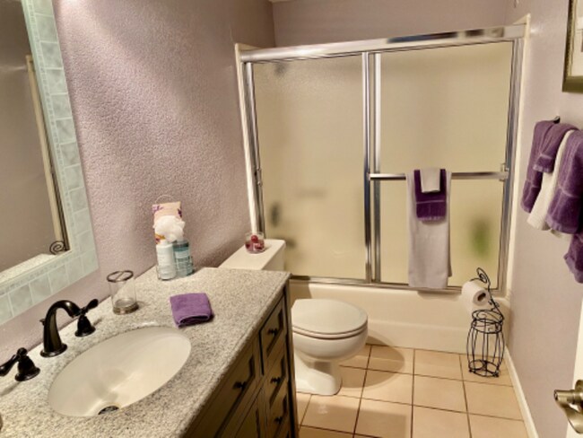 Building Photo - 4901 E Mesquite Ave