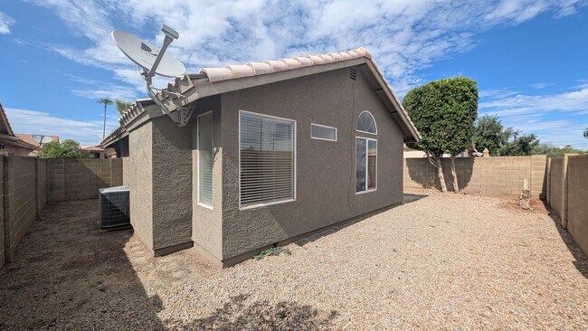 Building Photo - 2 Bedroom Home at The Springs Near E. Chandler Blvd. and S. Cooper Rd